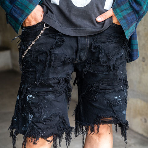 INNOCENCE DISTRESSED BLACK SHORT JEANS