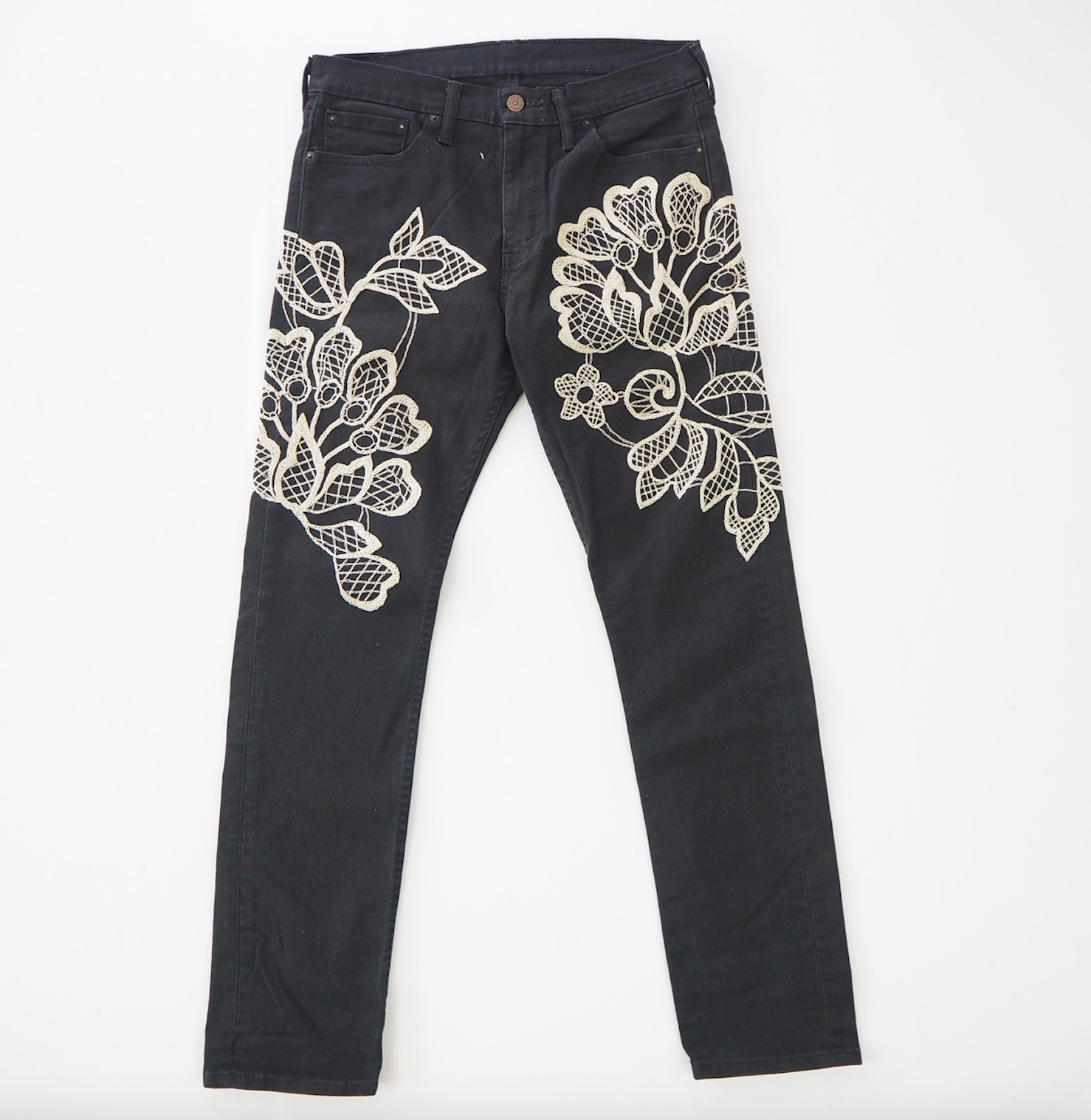 INNOCENCE FLORAL DENIM PANTS EMBROIDERY BY HAND(2面刺繍 INNOCENCE FLORAL DENIM PANTS EMBROIDERY BY HAND(2面刺繍